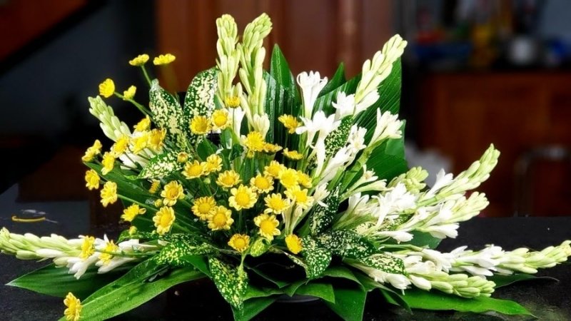 Chuẩn bị hoa cúng Chuẩn bị hoa cúng