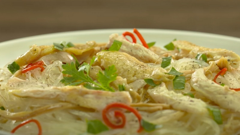 Trình bày món ăn ra dĩa Trình bày món ăn ra dĩa