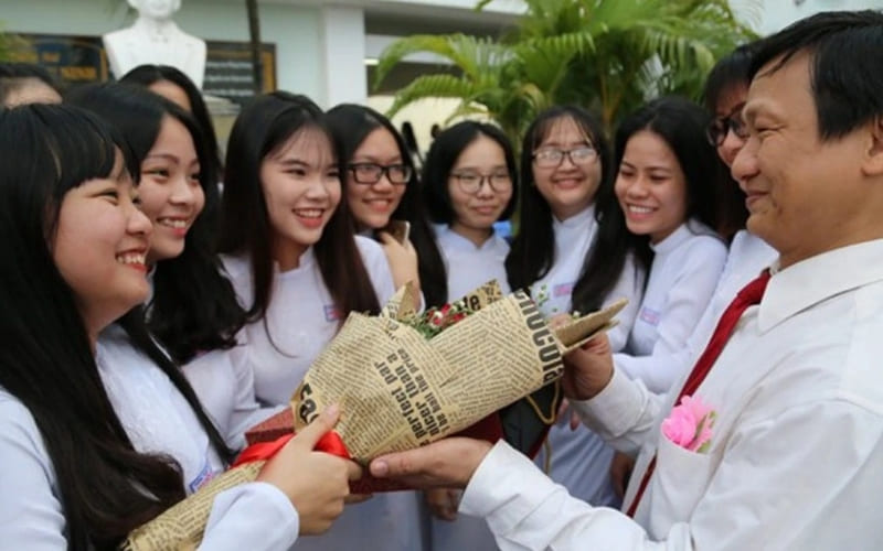 Truyện hài hước phản ánh tình huống bất ngờ của giáo viên. Truyện hài hước phản ánh tình huống bất ngờ của giáo viên.