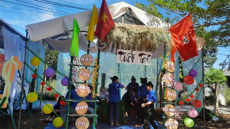 Mẫu 4 chủ đề sáng tạo từ vật liệu tái chế Mẫu 4 chủ đề sáng tạo từ vật liệu tái chế
