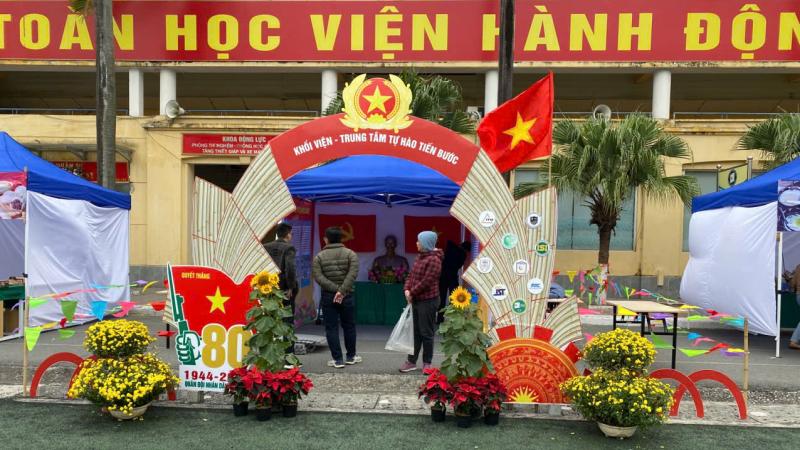 Mẫu 1 chủ đề khát vọng vươn xa Mẫu 1 chủ đề khát vọng vươn xa