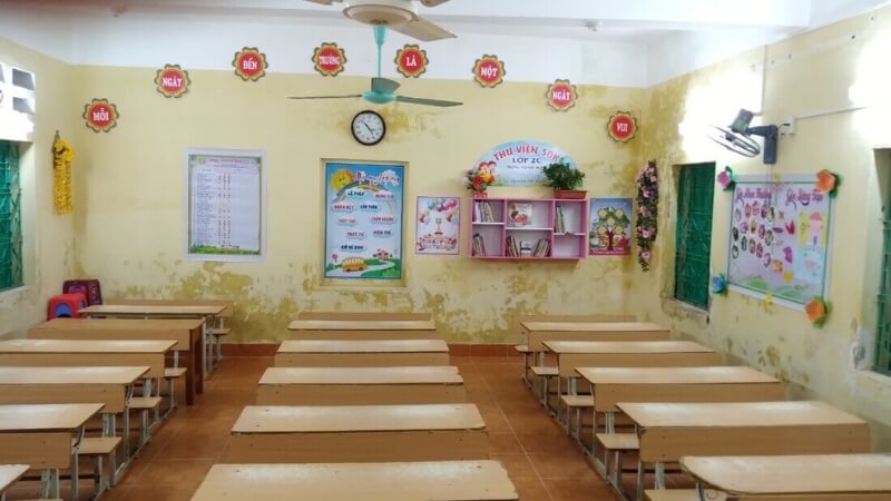 Trang trí trần lớp bằng giấy origami, tạo hiệu ứng sinh động và vui tươi. Trang trí trần lớp bằng giấy origami, tạo hiệu ứng sinh động và vui tươi.