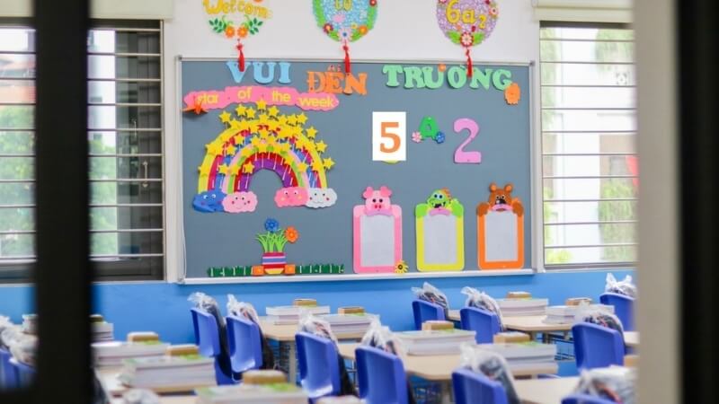 Mảng tường 20/11 nổi bật với tranh vẽ tay và câu thơ tri ân. Mảng tường 20/11 nổi bật với tranh vẽ tay và câu thơ tri ân.