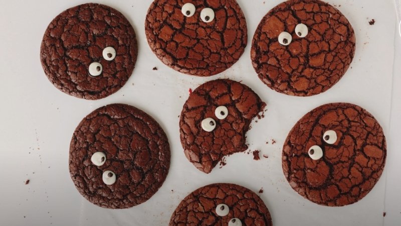 Thưởng thức món bánh quy brownie Halloween thơm mềm Thưởng thức món bánh quy brownie Halloween thơm mềm