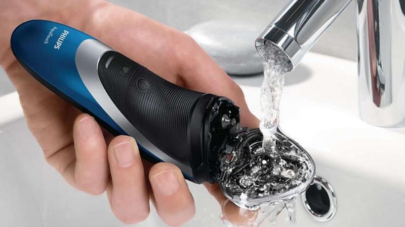 Cạo râu thường xuyên là một trong những bắt buộc trong quân ngũ