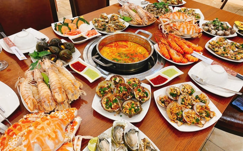 Thực đơn lẩu ấm áp, quây quần, dễ chế biến, hấp dẫn.