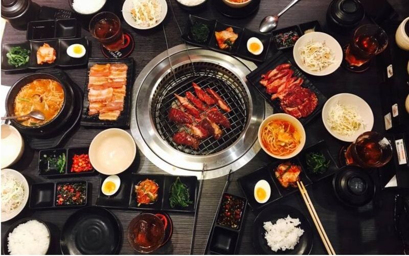 Thực đơn đa dạng với bò Wagyu, lẩu và món Nhật tinh tế