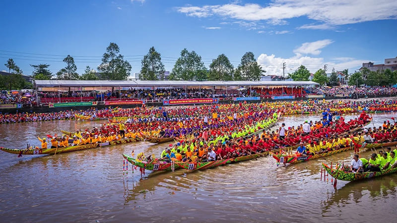 Lễ hội Ok Om Bok của dân tộc nào?