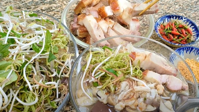 Thưởng thức món bún nước lèo Trà Vinh