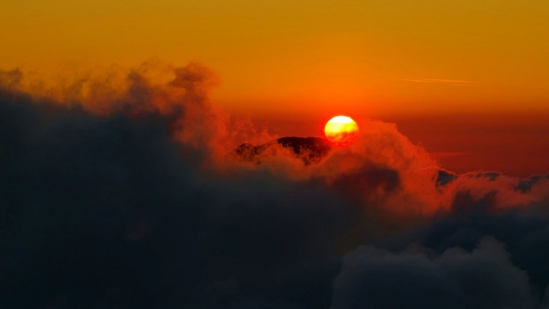 Khoảnh khắc hoàng hôn tuyệt đẹp trên đỉnh Tà Chì Nhù