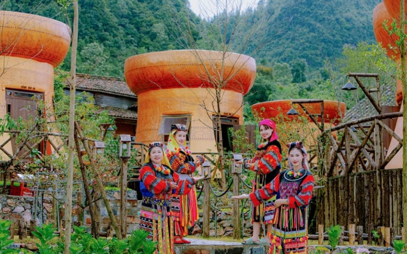 Tham gia lễ hội và hoạt động truyền thống