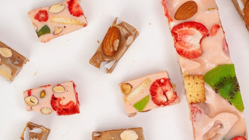 Kẹo nougat thích hợp dùng với cà phê hoặc sữa nóng Kẹo nougat thích hợp dùng với cà phê hoặc sữa nóng