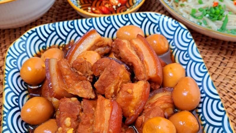 Cách kho thịt đơn giản với gói gia vị sẵn