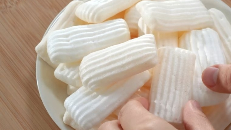 Làm bánh gạo chiên