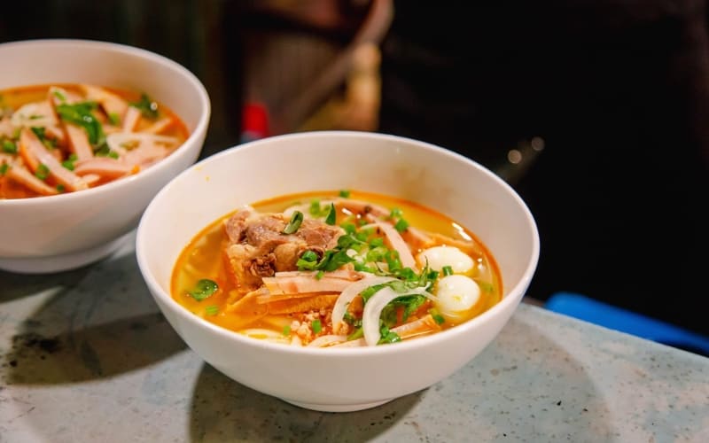 Mỗi bát bánh canh mang hương vị quê nhà.
