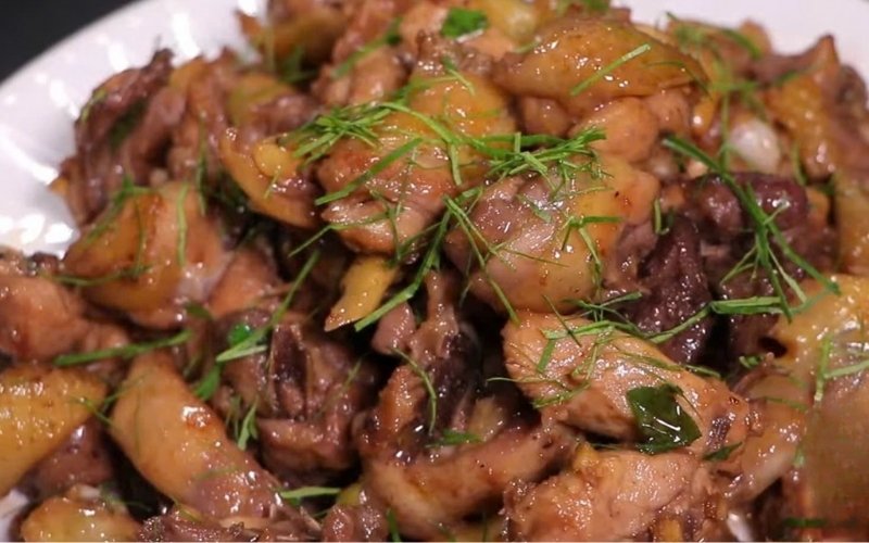 rang gà ngon với lá chanh