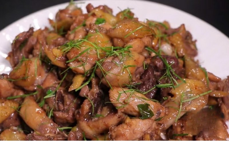 Món gà rang lá chanh thơm giòn, đậm đà hương vị truyền thống