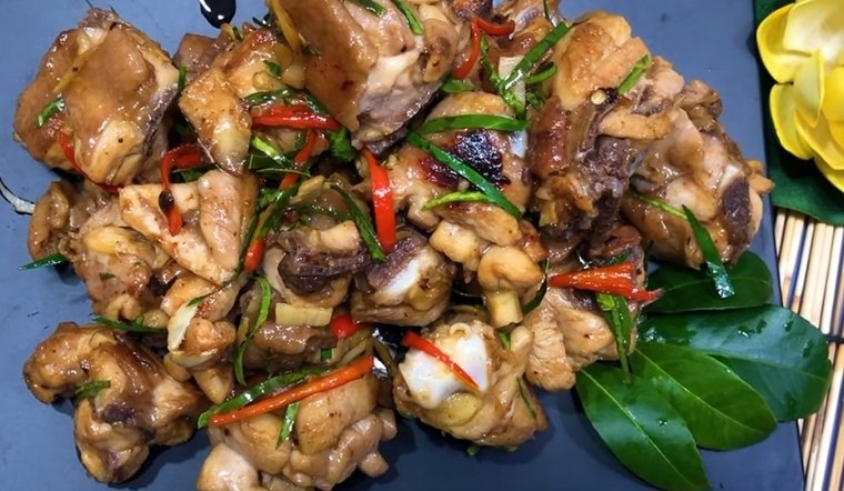 Bật mí cách rang gà ngon hơn, ai cũng làm được