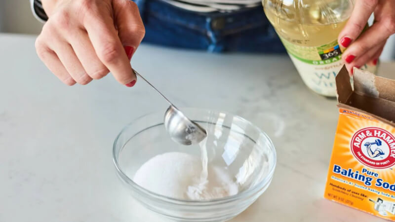 Chuẩn bị dụng cụ vệ sinh máy hút mùi