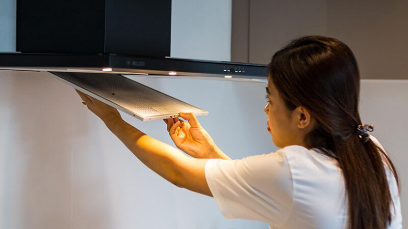 Tại sao phải vệ sinh máy hút mùi