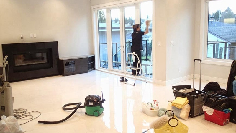 Làm sạch trần và tường