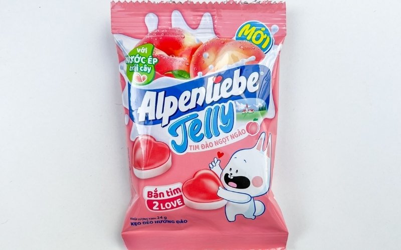 Kẹo dẻo Alpenliebe Jelly tim vị đào có hương thơm nhẹ, vị ngọt thanh và hình dáng đáng yêu Kẹo dẻo Alpenliebe Jelly tim vị đào có hương thơm nhẹ, vị ngọt thanh và hình dáng đáng yêu