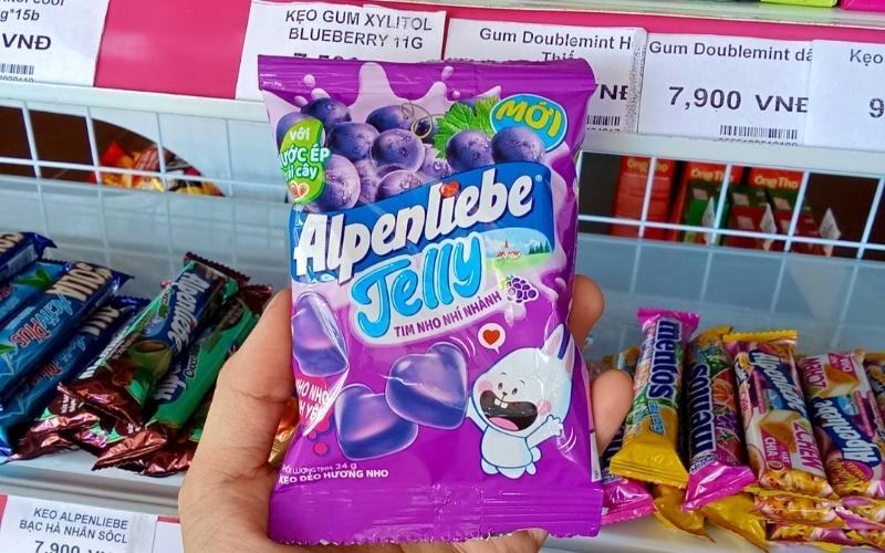 Kẹo dẻo Alpenliebe Jelly tim nho mang vị nho Kyoho chua nhẹ, thơm ngon và sảng khoái Kẹo dẻo Alpenliebe Jelly tim nho mang vị nho Kyoho chua nhẹ, thơm ngon và sảng khoái