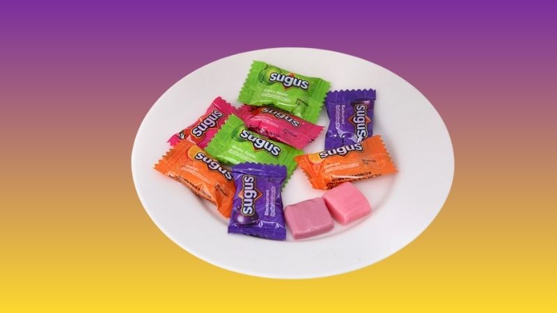 Kẹo mềm Sugus có nhiều hương vị trái cây như cam, dâu, nho. táo