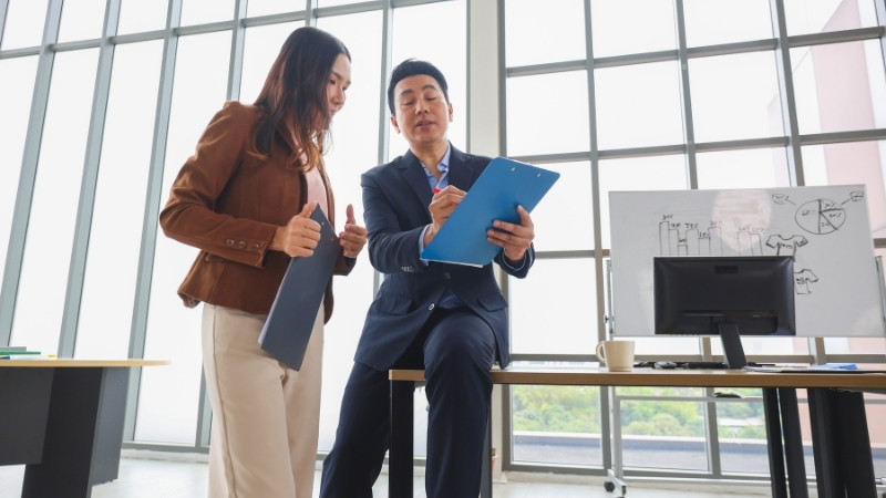 Sao Tả Phù tại cung Nô Bộc có nhiều bạn bè, cấp dưới giỏi giang và trung thành