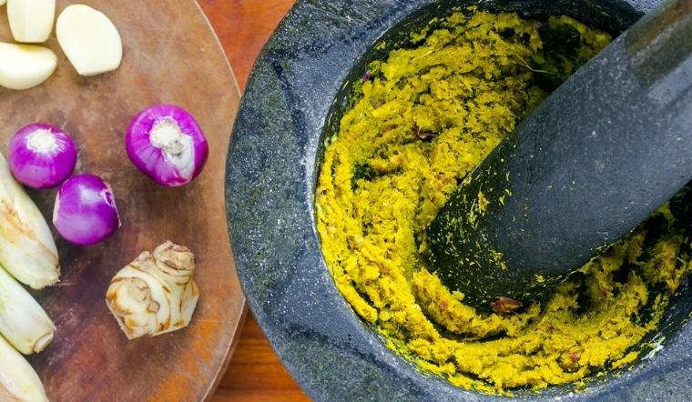 Kroeung là gì? Tìm hiểu về loại gia vị đặc trưng của Campuchia