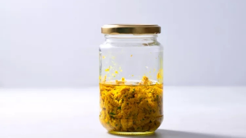 Bảo quản Kroeung trong hũ kín ở ngăn mát hoặc ngăn đá dùng dần trong 1 – 2 tuần