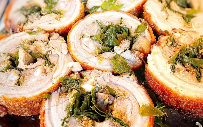 Heo Quay Tây Bắc - Mr Nhoi mang heo quay giòn rụm hấp dẫn.