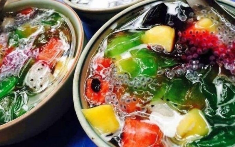 Ly Cha Houy Teuk Campuchia phong phú với thạch, đậu, topping và đá bào mát lạnh Ly Cha Houy Teuk Campuchia phong phú với thạch, đậu, topping và đá bào mát lạnh