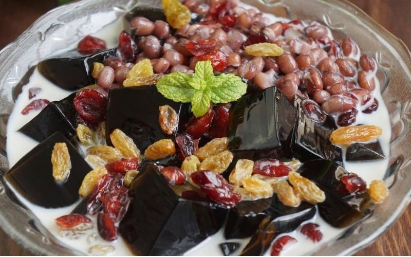 Chè Cha Houy Teuk Campuchia nổi bật với thạch nhiều màu và hương vị ngọt mát Chè Cha Houy Teuk Campuchia nổi bật với thạch nhiều màu và hương vị ngọt mát