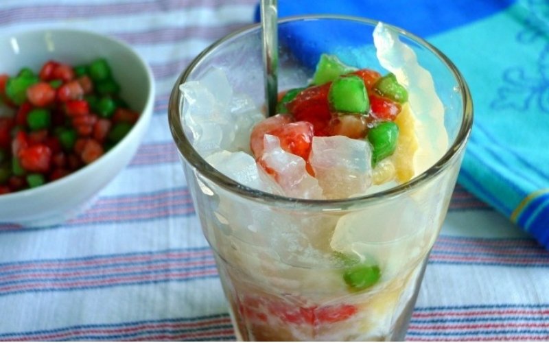 Cha Houy Teuk có vị ngọt thanh mát và béo ngậy, kết hợp topping phong phú Cha Houy Teuk có vị ngọt thanh mát và béo ngậy, kết hợp topping phong phú