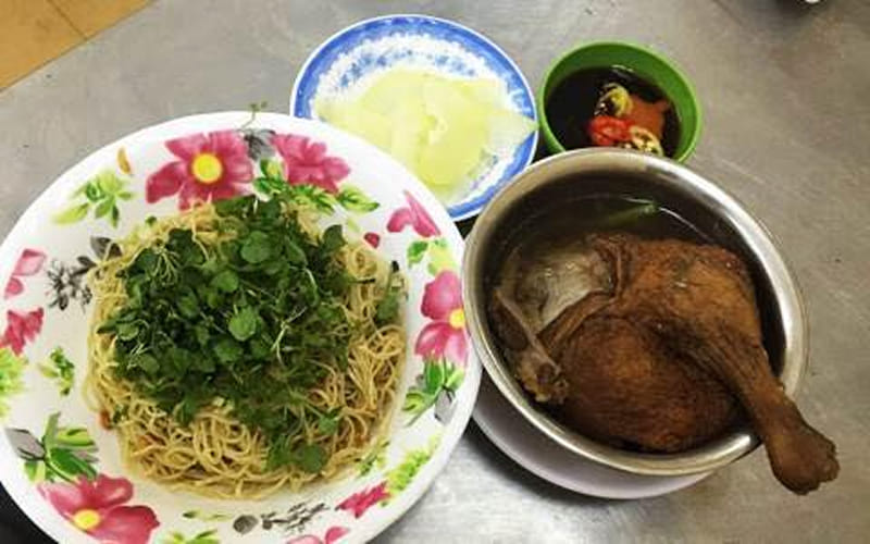 Món Ăn Đường Phố - Quán Ăn Dìn Chón Mì Gia