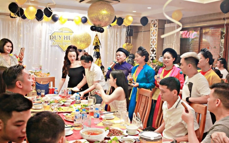 Khách mời chọn nhân vật hoạt hình đại diện cho mình. Khách mời chọn nhân vật hoạt hình đại diện cho mình.