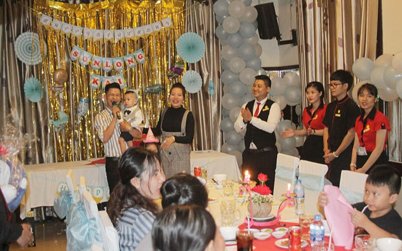 Khách mời mô tả bản thân thông qua một món ăn. Khách mời mô tả bản thân thông qua một món ăn.