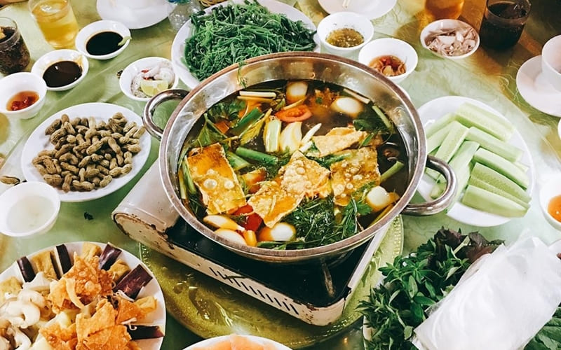 Quán mang cá tươi, nước lẩu thơm ngon ổn định.