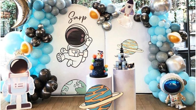 Mẫu trang trí sinh nhật chủ đề vũ trụ