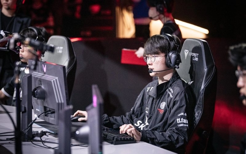 T1 linh hoạt chiến thuật, kết hợp kinh nghiệm và sức trẻ trong mọi trận đấu