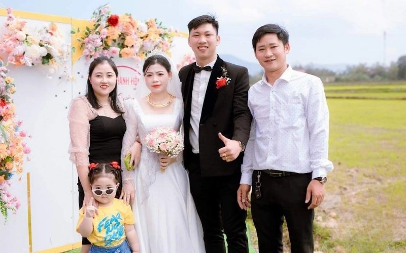 Đi cùng vợ/chồng nên mừng gấp đôi để phù hợp lễ nghĩa