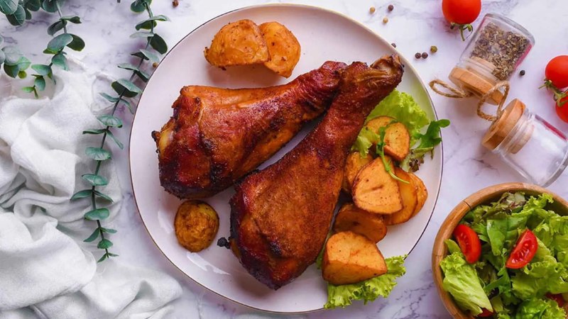 Cách chế biến đùi gà tây xông khói làm sẵn đơn giản
