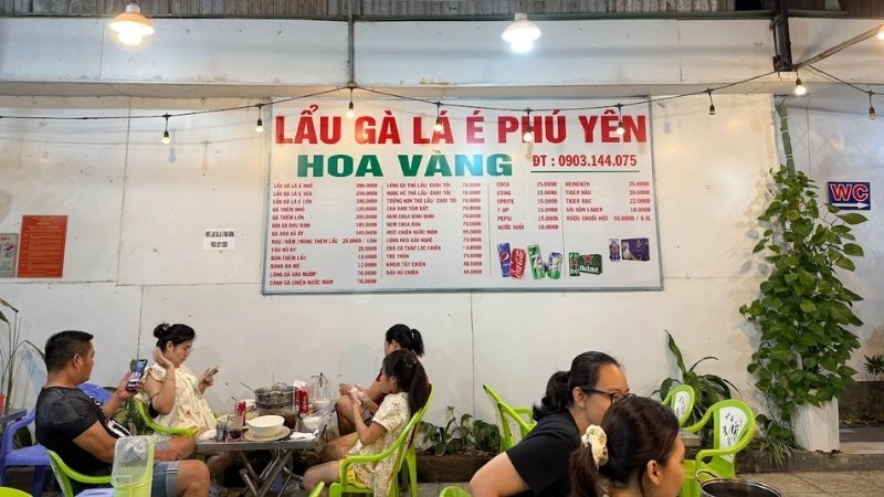 Lẩu Gà Lá É Hoa Vàng