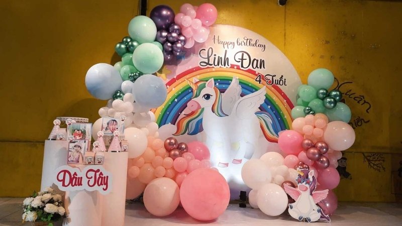 Mẫu trang trí sinh nhật bé gái Unicorn