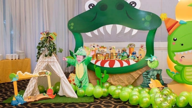 Mẫu trang trí sinh nhật cho bé trai chủ đề khủng long