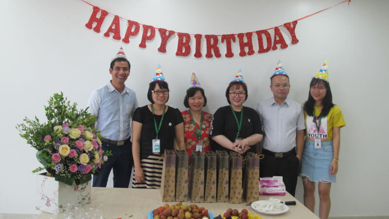 Tiệc sinh nhật ngay tại văn phòng