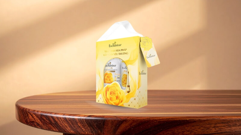 Hộp quà sữa tắm nước hoa dưỡng da Enchanteur Deluxe Charming 650g