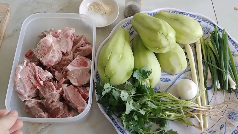 Nguyên liệu nấu canh su su hầm xương