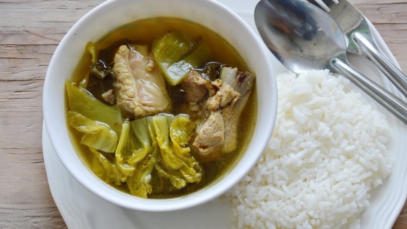 Thưởng thức món canh dưa cải hầm xương